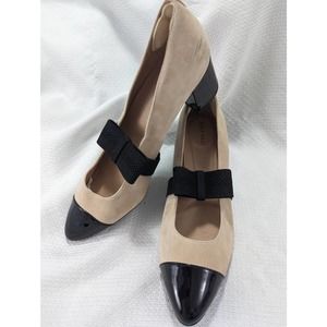 NWOT! COLE HAAN! BEIGE SUEDE AND BLACK PATENT LEATHER BOW PUMPS! SZ 9